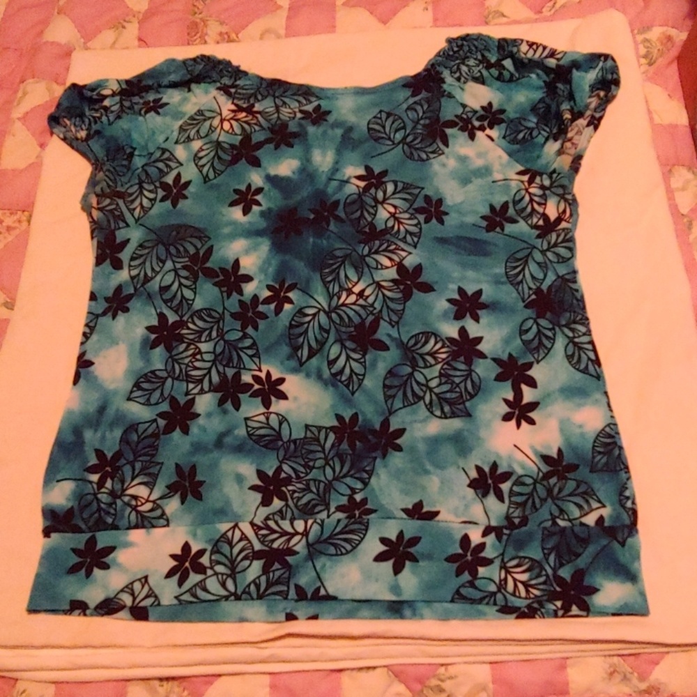 Flower/leaf blouse - Picture 3 of 3